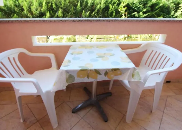 Apartment In Mit Eigenem Balkon By Interhome