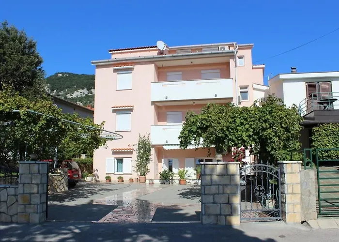 Apartment In Mit Eigenem Balkon By Interhome